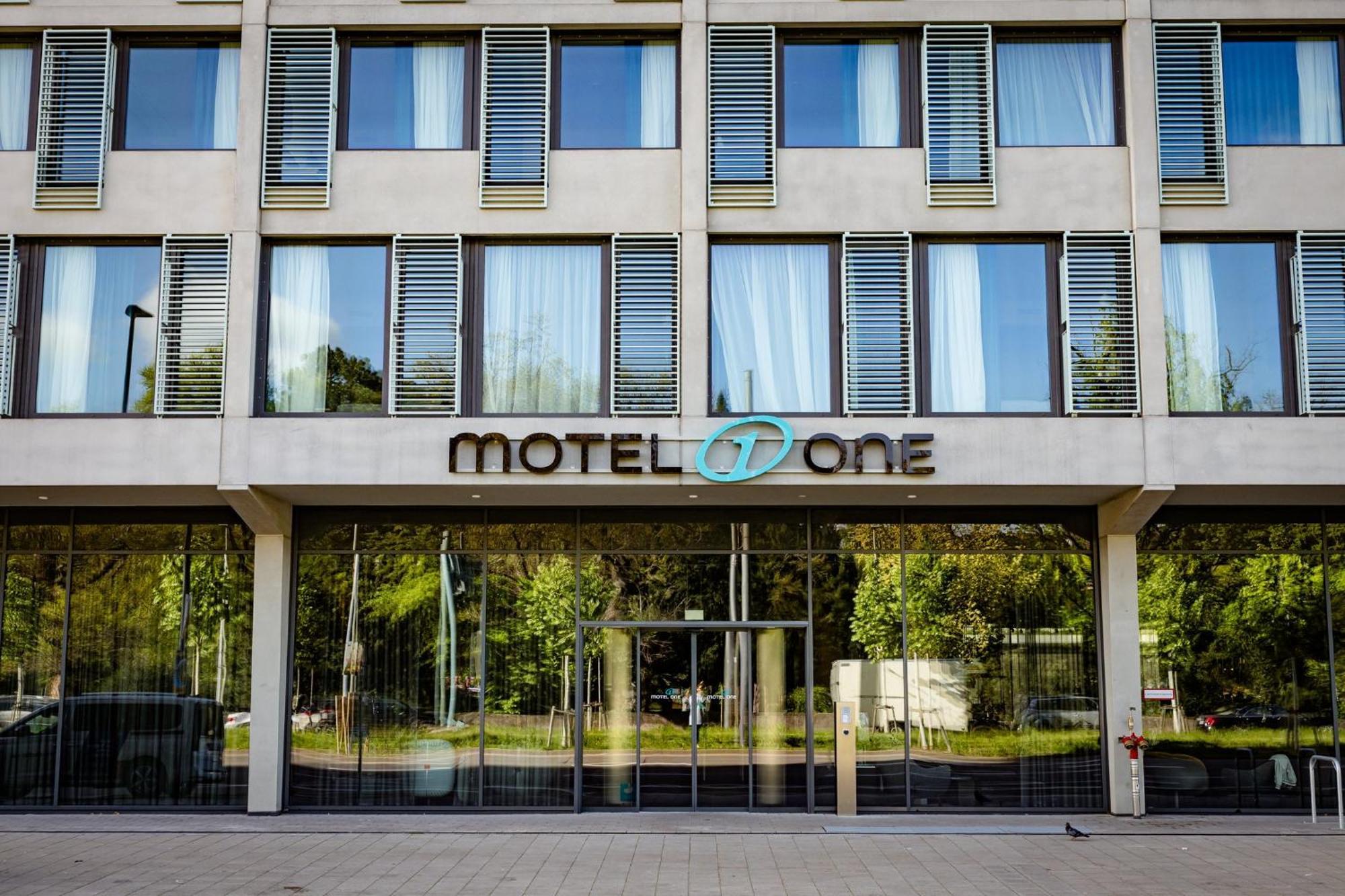 Motel One Karlsruhe Exterior photo